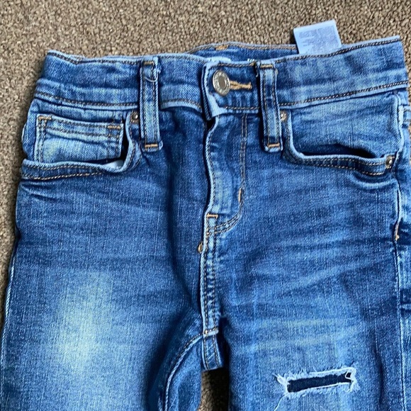 Old navy ripped and repaired flex max slim 5 - Picture 5 of 7